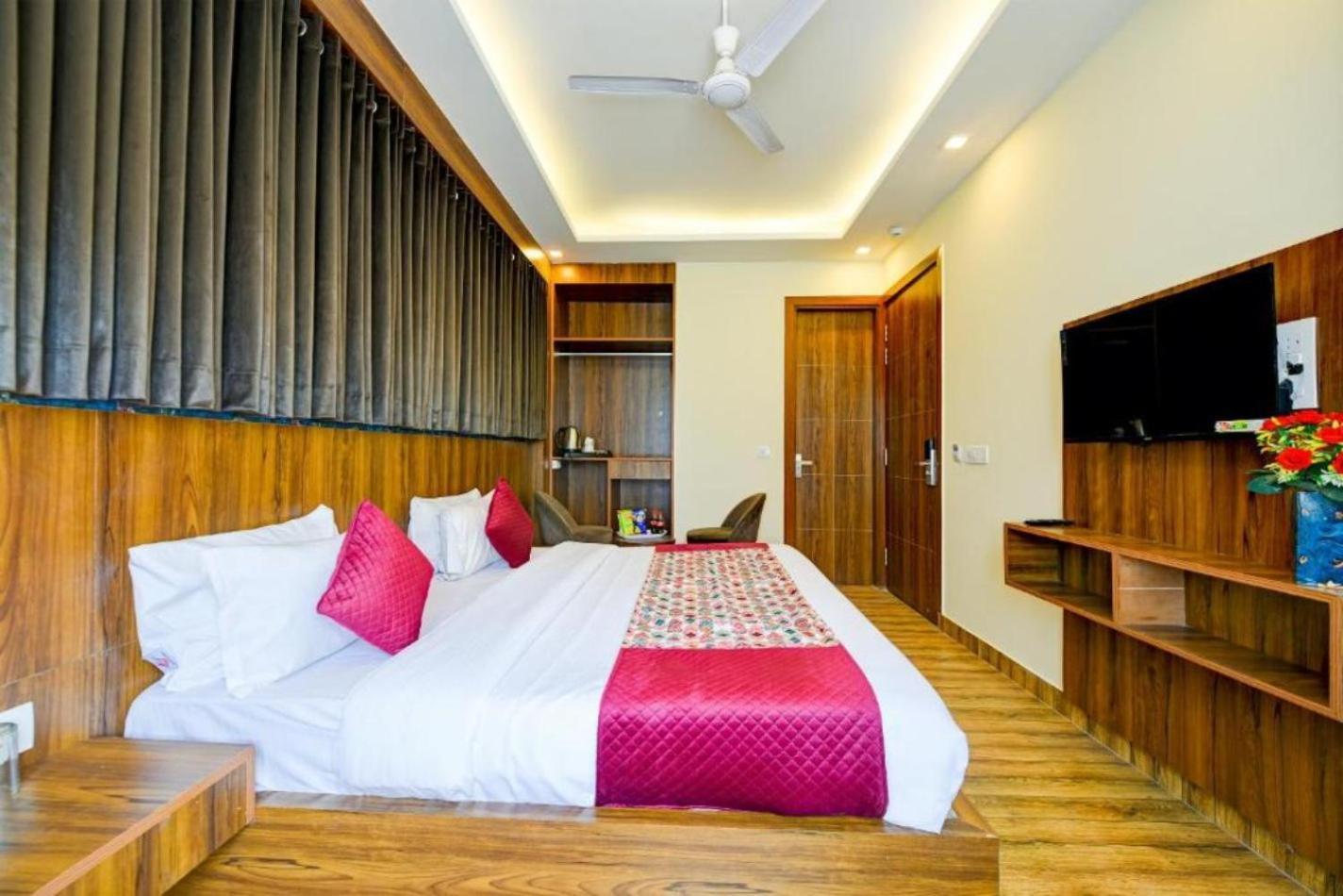 Rosewood Suites A Family Hotel Near Delhi Airport New Delhi Luaran gambar